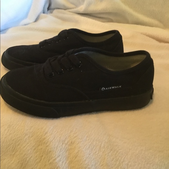 New in box Black Tennis Shoes - Picture 4 of 7